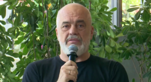 Kryeministri dënon dhunën në protestë dhe mbron investimet në takimin me pensionistët