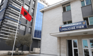 Shkeli “Arrestin në shtëpi” dhe vodhi automjetin, arrestohet 43-vjeçari