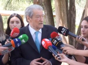 Territorialja/ Berisha: Shembulli i Poliçanit, frymëzim. S’mund të lejohet një tiran të shkelmojnë interesat e qytetarëve! 3.2 mld euro u vodhën për…