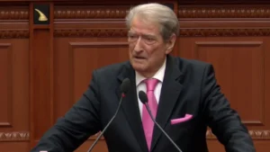 Huaja 302 mln dollarë nga SHBA/ “Jemi pro, por nuk e votojmë”, Berisha pas mbylljes së seancës: Kalimi në procedurë të përshpejtuar, shkelje kushtetuese
