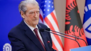 “Deputetët e VLEN u ndaluan në Qafë Thanë”, Berisha: U trajtuan si terroristë dhe armiq të Shqipërisë