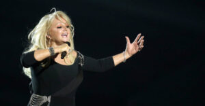 Vdes në moshën 75-vjeçare këngëtarja e njohur britanike, Bonnie Tyler
