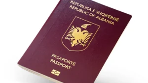 Renditja e pasaportave më të fuqishme në botë, ja ku renditet Shqipëria