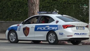 Dyshohet se ushtroi dhunë ndaj 2-vjeçarit, arrestohet edukatorja në Tiranë