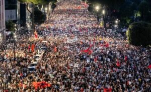 38 ditë revoltë! Shqiptarët nuk heqin dorë: Në shesh deri në largimin e Ramës!