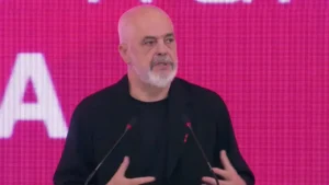 “Mos u merrni”, komentet dhe fyerjet në rrjetet sociale, Rama: Unë nuk zbres më në këtë “baltë” të algoritmit