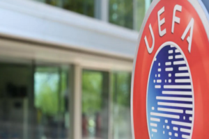 UEFA kundër FIFA-s për rastin Balogan: Vendimi për pezullimin e dënimit tejkaloi “vijat e kuqe”