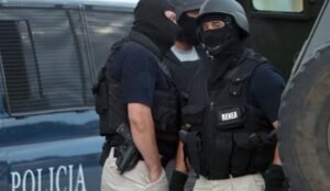 Atentati në Sarandë/ RENEA zbarkon në Kamëz, kontrolle në banesat e Ervis Lamit, nipit dhe mikut të tij