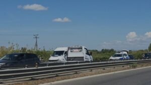 Aksident në aksin Lushnjë-Fier, përplasen dy automjete pranë fshatit Pirrë