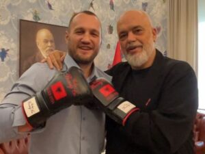 Nelson Hysa mbron titullin WBO pas 11 muajsh pauzë/ Kryeministri pret kampionin e boksit