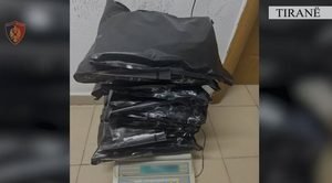 Drogë nga SHBA/ Rreth 5 kilogram kanabis me përqindje të lartë THC, arrestohet 20-vjeçari në Bathore