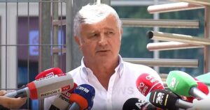 “Celulari është studioja jonë e lëvizshme”/ Haxhia kundër rregullores së GJKKO-së: Na kufizon në sallën e gjyqit