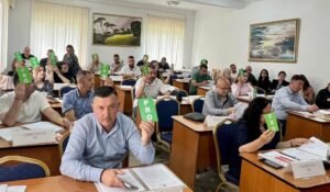 Debate në Këshillin Bashkiak për Reformën Territoriale. Mazhoranca votoi pro bashkimit të Lushnjës me Divjakën, ndërsa opozita kundërshtoi duke kërkuar afrimin e shërbimeve me qytetarët