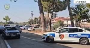 Me makinë në bregdetin e Divjakës pa patentë, procedohet 53-vjeçari nga Lushnja