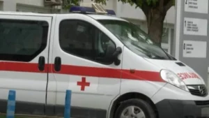 Gruaja 7 muajshe shtatzënë humbi jetën gjatë transportit drejt Tiranës, nisin hetimet ndaj 3 mjekëve të maternitetit të Pogradecit
