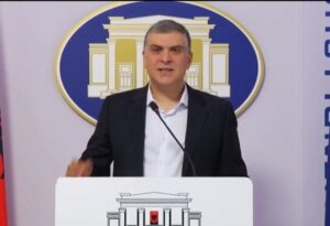 “Rajoni ul çmimin e naftës, Rama e çon 219 lekë/litri”, Blushi: Të pezullohet Taksa e Qarkullimit dhe e Karbonit