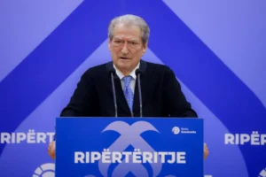 “Qeveria po e çon vendin drejt një konflikti të gjerë”, Berisha: Regjimi i Padrinos ka shumëfishuar dhunën ndaj studentëve dhe protestuesve