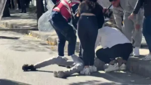 Tensione në protestën e Lezhës/ Adoleshenti dhunohet nga policia, përplas kokën në trotuar, qytetarët reagojnë ashpër ndaj efektivëve