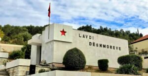 Lushnja përkujtoi 82-vjetorin e çlirimit të qytetit. Homazhe dhe kurora me lule në nderim të dëshmorëve