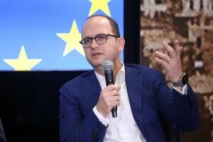 Ditmir Bushati: Protestat kundër korrupsionit dhe kapjes së pushtetit nuk pengojnë rrugën drejt BE, por kërkojnë ndryshimin e Shqipërisë!