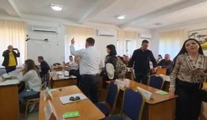 Këshilli Bashkiak Lushnjë miraton fondet për shkollën “Liri Kazazi” dhe 20 milionë lekë për futbollin