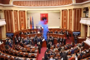 Pas votimit dhe tensioneve në sallën e Kuvendit, mbyllet seanca parlamentare