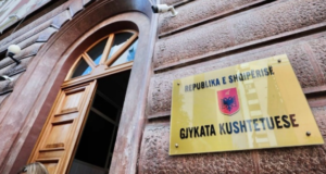 Gjykata Kushtetuese pranon pjesërisht kërkesën e Berishës, shfuqizon vendimin e Gjykatës së Lartë