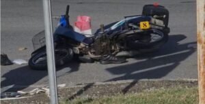 Aksident në Lushnjë/ Makina përplas motoçikletën, dërgohet në spital drejtuesi motomjetit