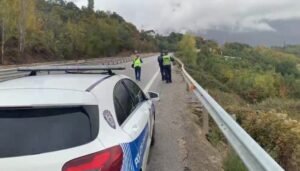 Aksident në Kukës, makina del nga rruga në “Luginën e Drinit të Zi”, plagosen dy persona