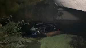 Dy aksidente të rënda, tek rrethrrotullimi  Kolonjës dhe në afërsi të fshatit Barbullinjë. Nuk pati viktima