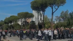 Protesta e djeshme në kryeqytet, një i arrestuar dhe dy të proceduar penalisht për incidentet