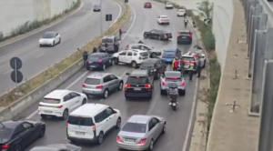 Aksident zinxhir në Unazën e Madhe, disa automjete përplasen me njëra tjetrën