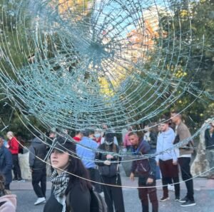 Protestat në Tiranë, pezullohet transporti publik