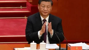 Xi spastron Partinë Komuniste të Kinës, largon 33 zyrtarë të lartë të saj gjatë një mbledhje