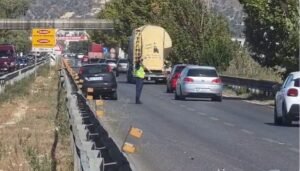 Dy aksidente brenda pak minutash në aksin Fier-Lushnjë, një i plagosur, trafik i rënduar
